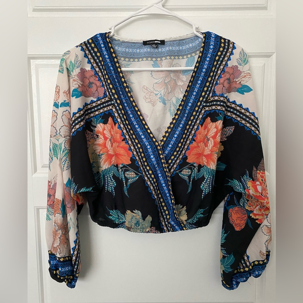 colorful print puff sleeve v-neck crop top!